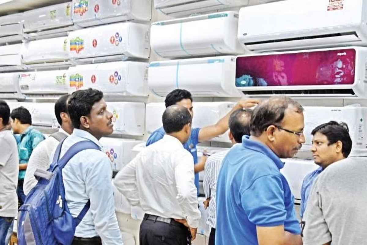 Air Conditioner price down: पावसाची चाहूल लागताच एसीचे दर गडगडले, ऑफरनंतर आता ग्राहकांची झुंबड