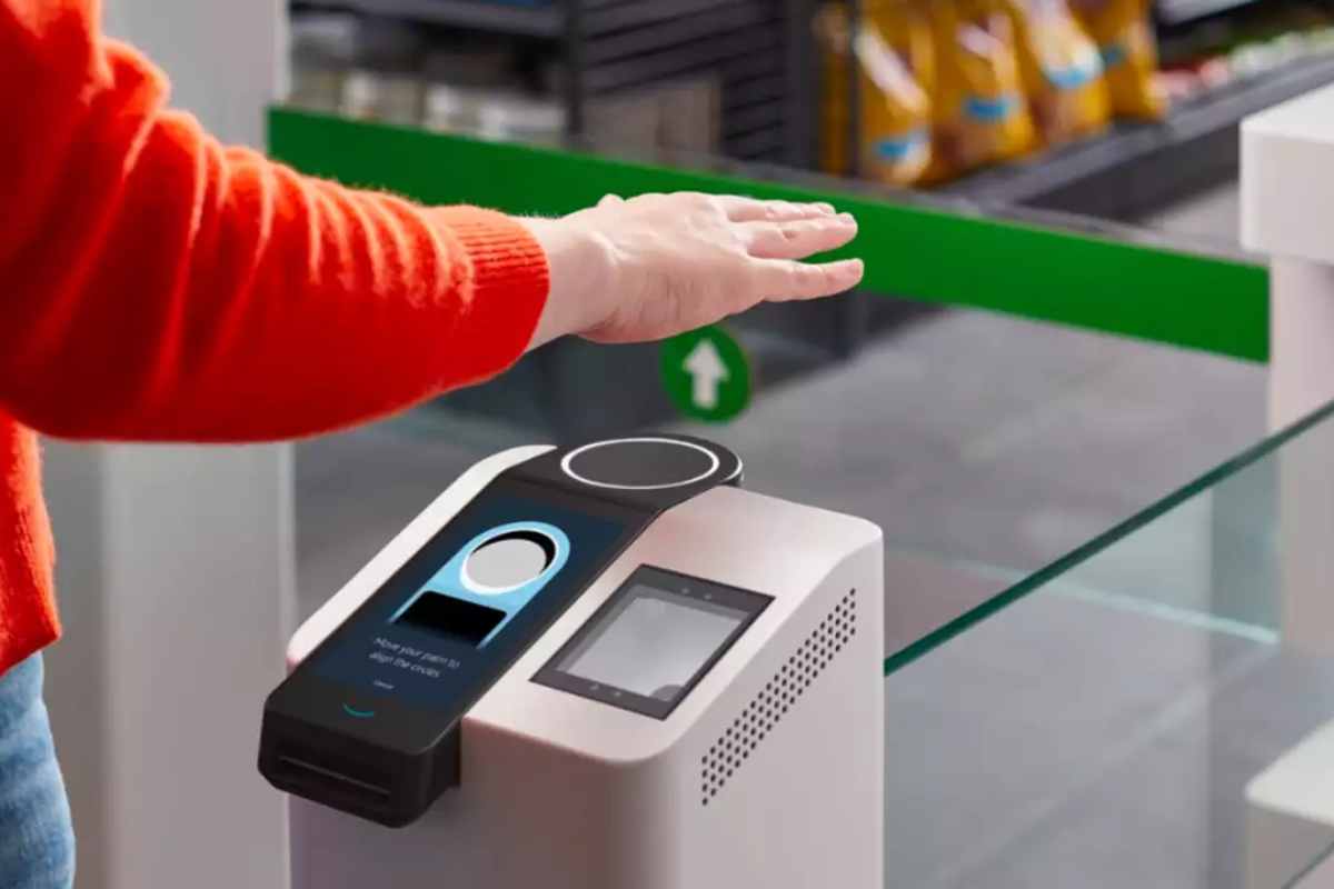 Amazon one: हात दाखवा अन् पेमेंट करा, कार्डची गरजच नाही! 'अॅमेझॉन'ची अफलातून सर्व्हिस