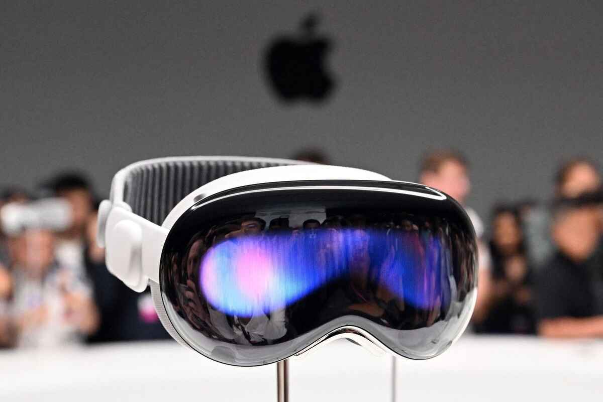 Apple Vision Pro: अॅपल व्हिजन प्रोचं उत्पादन कमी करणार कंपनी, डिझाइनचा अडथळा की किंमतीचा?