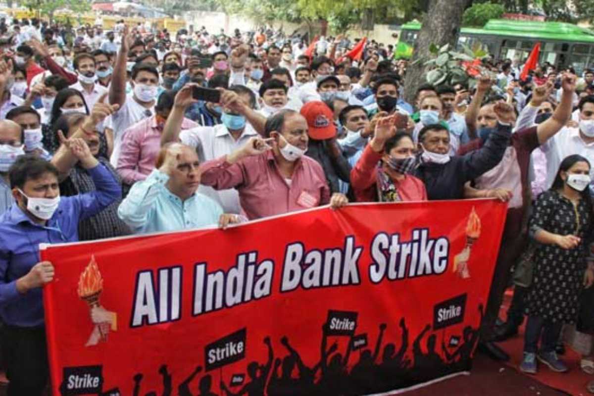 Bank employees on strike