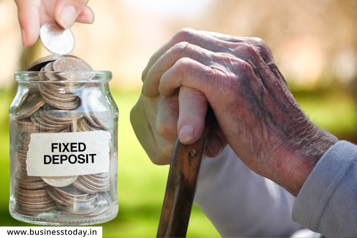 Fixed Deposit Interest Rate Hiked: ऑगस्टमध्ये या  4 बॅंकानी केली जेष्ठ नागरिकांच्या FD मध्ये वाढ, जाणून घ्या व्याजदर