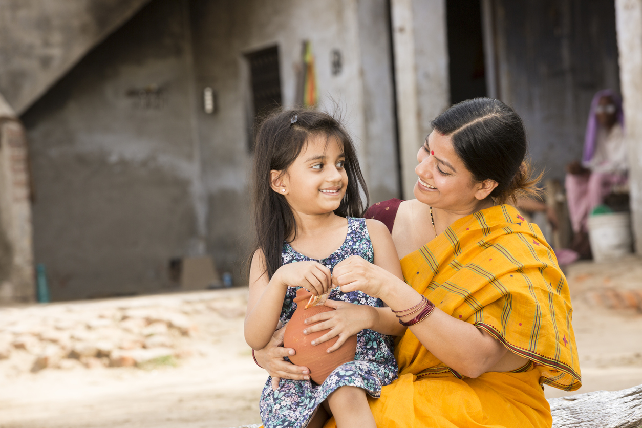 गृहिणी बचत कशी करतात?