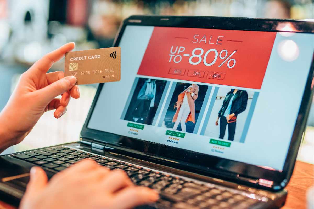 Cheating customers by giving discounts