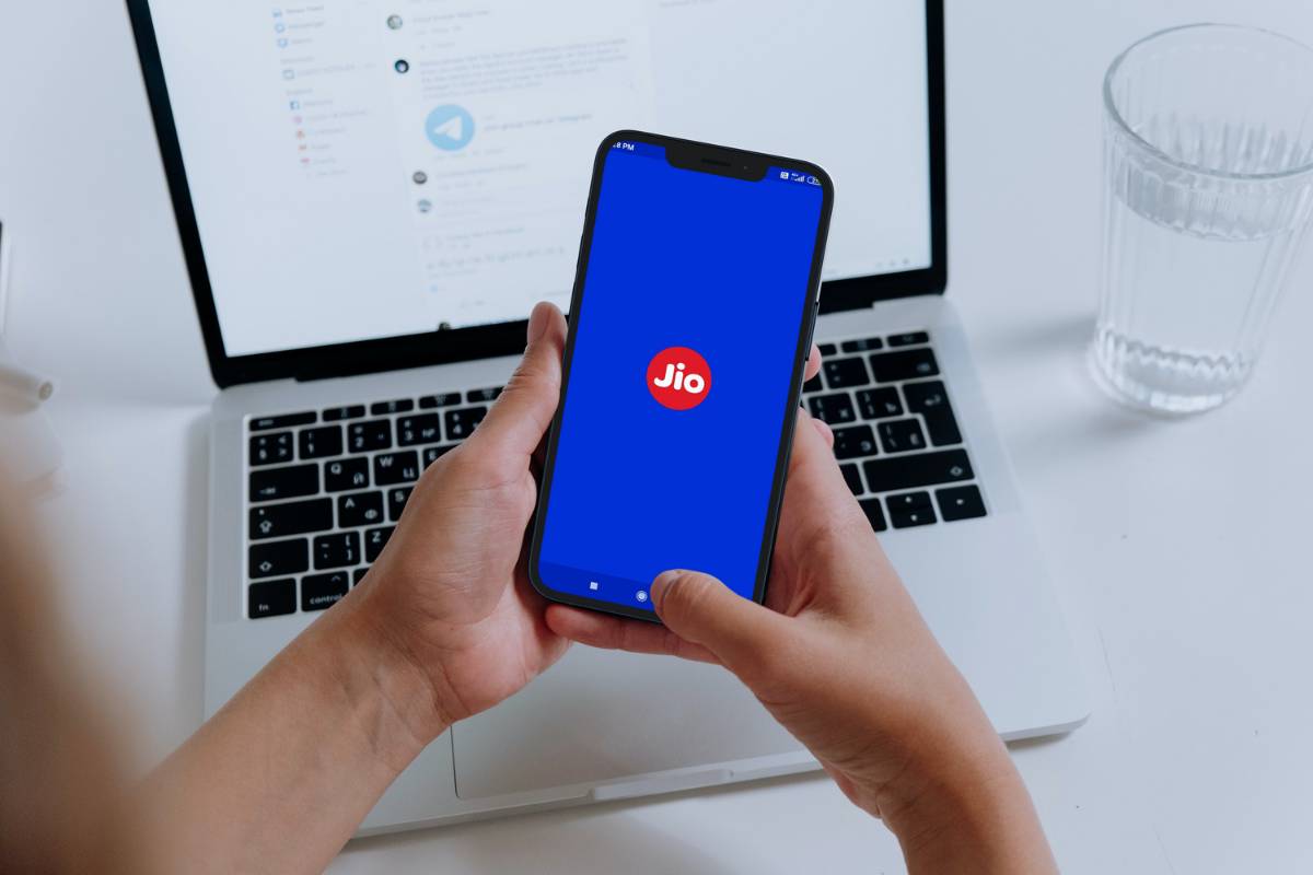 Reliance Jio users, Reliance Jio network outage, network outage, SMS Service Down , Jio