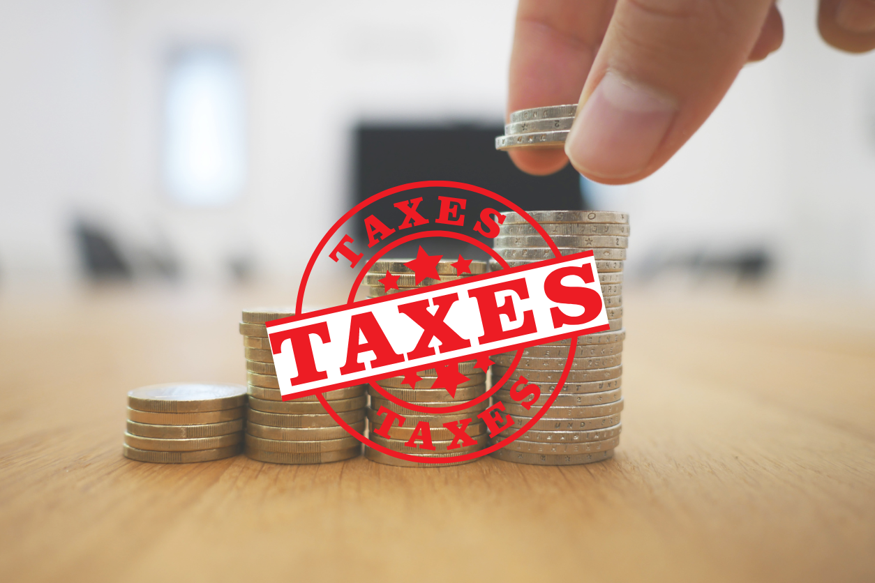 बचत खात्यातील व्याजावर टॅक्स कसा लावला जातो?