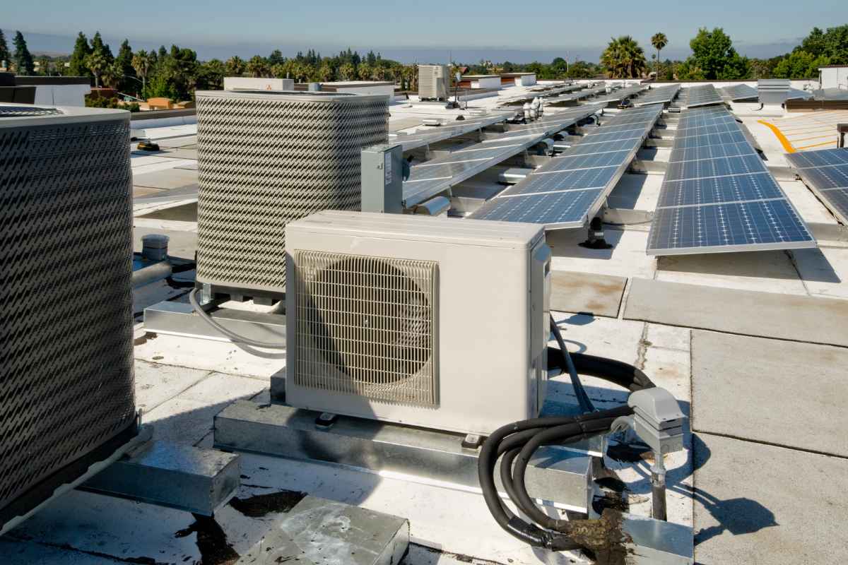 Rooftop solar installations fall