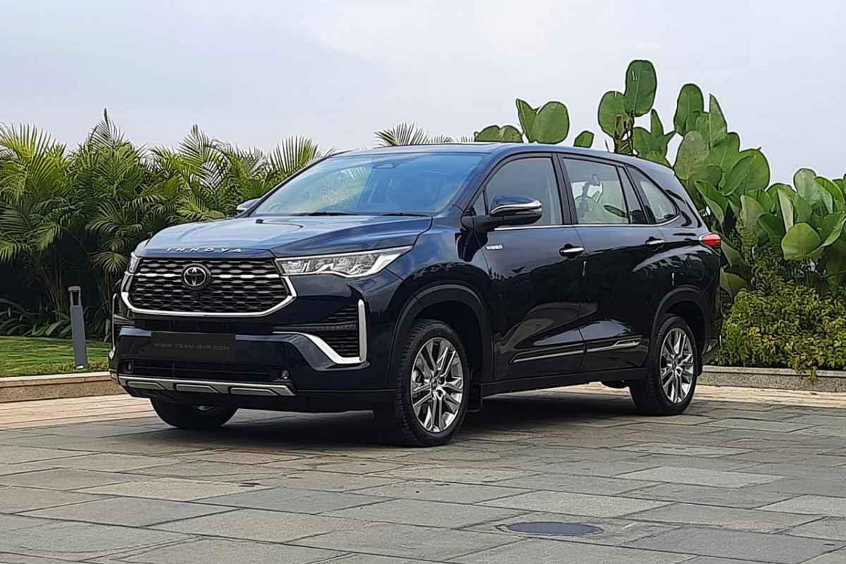 Toyota Innova Hycross