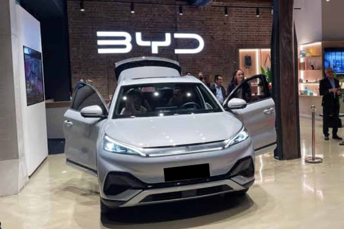 BYD EV in India : चीनच्या BYD इलेक्ट्रिक वाहन निर्मात्या कंपनीचा भारतात 1 अब्ज डॉलर गुंतवणुकीचा प्रस्ताव