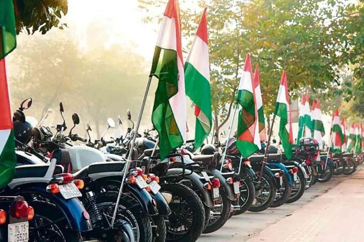 What are the rules for putting up the tricolor