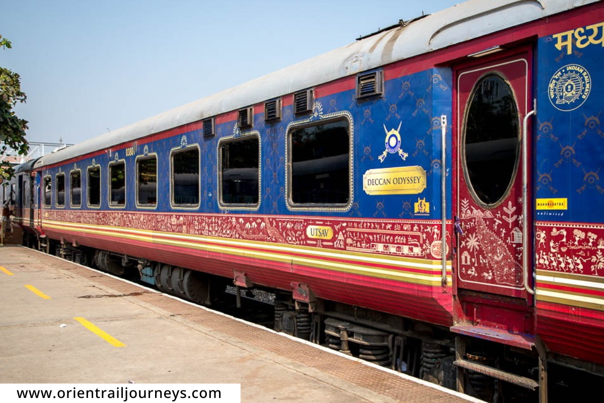 Deccan odyssey Luxury Train  पर्यटकांच्या सेवेत दाखल,  या अलिशान ट्रेनचे तिकीट दर तुम्हाला माहिती आहेत का?
