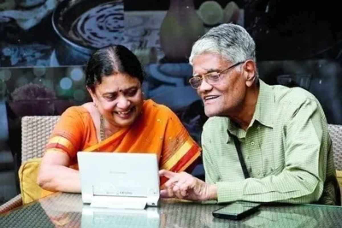 FD interest rate for senior citizen: ज्येष्ठ नागरिकांना 8 टक्क्यांपेक्षा जास्त व्याज देतात 'या' स्मॉल फायनान्स बँका