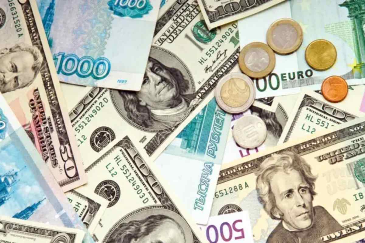 Foreign Exchange Reserves : महिन्याभरातल्या नीचांकी पातळीवर आला भारताचा परकीय चलन साठा, काय कारणं?