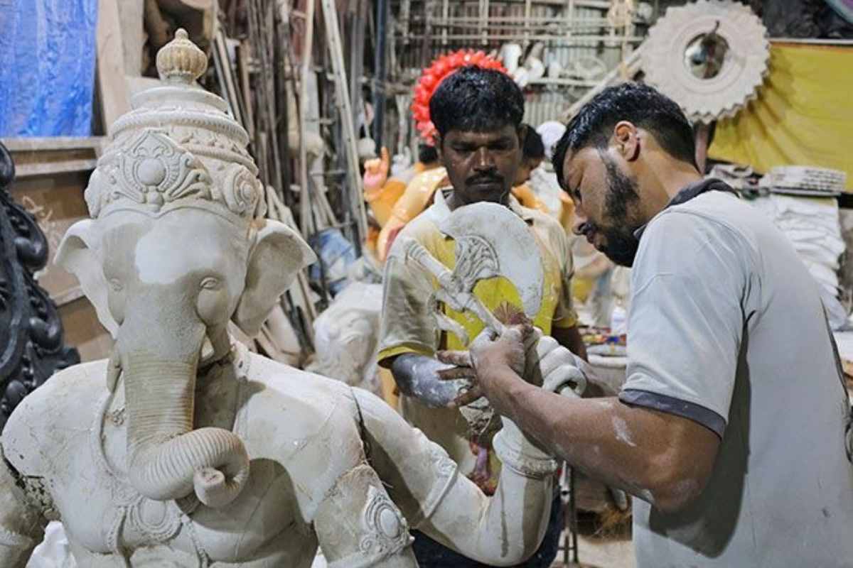 Ganesh idols : गणपती बाप्पाच्या मूर्तीची किंमत 20% ने महागणार; उत्पादन खर्च वाढल्याने गणेश भक्तांना फटका