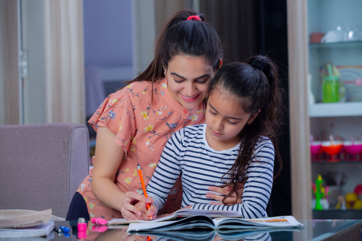 मुलांची क्लासची फी वाचवून करा त्यांच्याच उज्ज्वल भविष्याची तयारी!