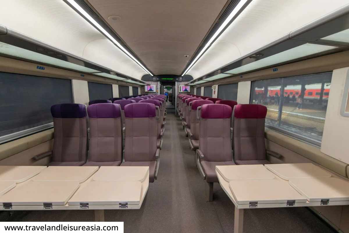 Vande Bharat Express: वंदे भारत एक्स्प्रेस आता नव्या रुपात! जुन्या डब्यांच्या जागी येणार नवे चकचकीत आरामदायी कोच