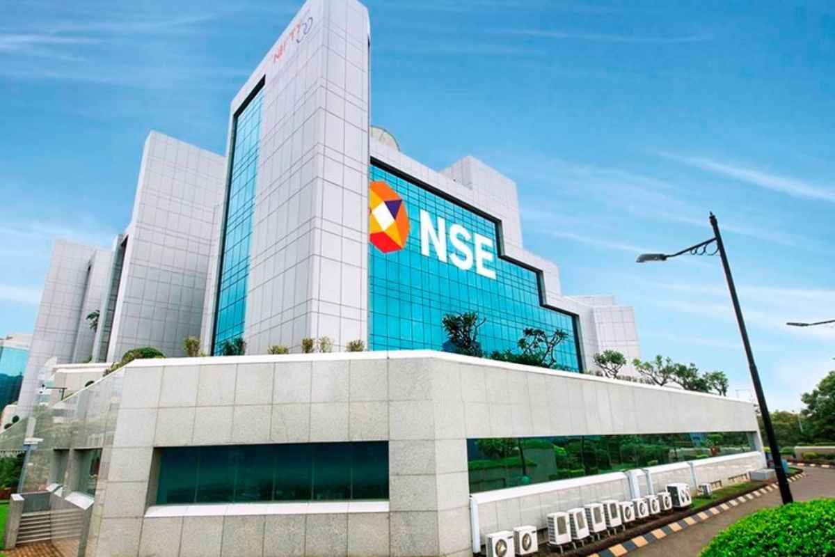 NSE: नॅशनल स्टॉक एक्स्चेंजला 100 कोटींचा दंड भरावा लागणार