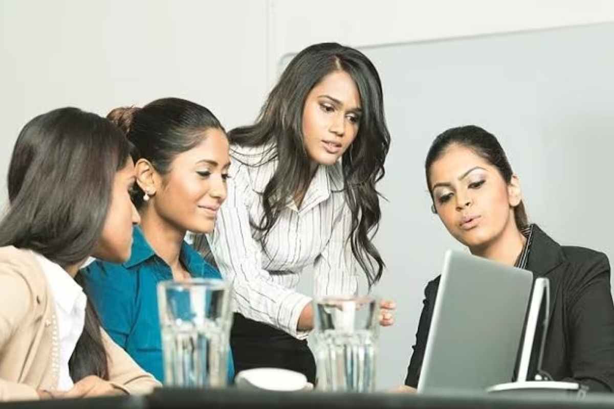 Investment Options :  नोकरदार महिलांना गुंतवणूक करण्यासाठी 'हे' 5 पर्याय फायदेशीर ठरू शकतात