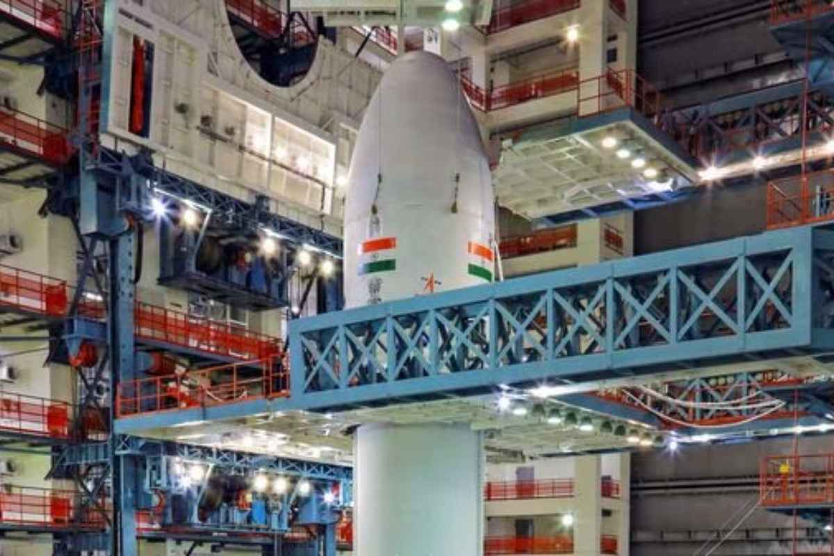 ISRO Chandrayaan 3: भारताचं चांद्रयान चंद्रावर उतरण्यासाठी सज्ज, किती कोटींचा खर्च? जाणून घ्या...