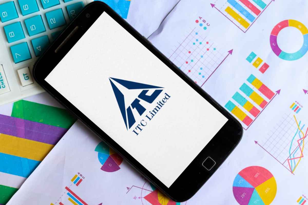 ITC market cap : सिगारेट बनवणाऱ्या कंपनीचा रेकॉर्ड! मार्केट कॅप वाढवत दिग्गजांच्या क्लबमध्ये सामील