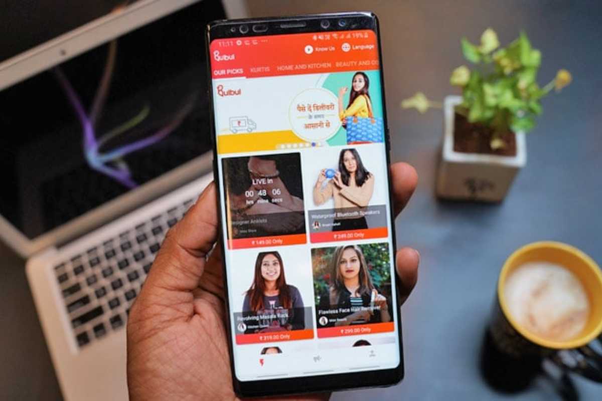 What is live commerce