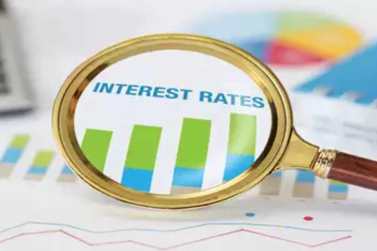 Loan interest rate: एसबीआयनंतर आता 'या' खासगी बँकेचं कर्ज झालं महाग, किती दरवाढ?