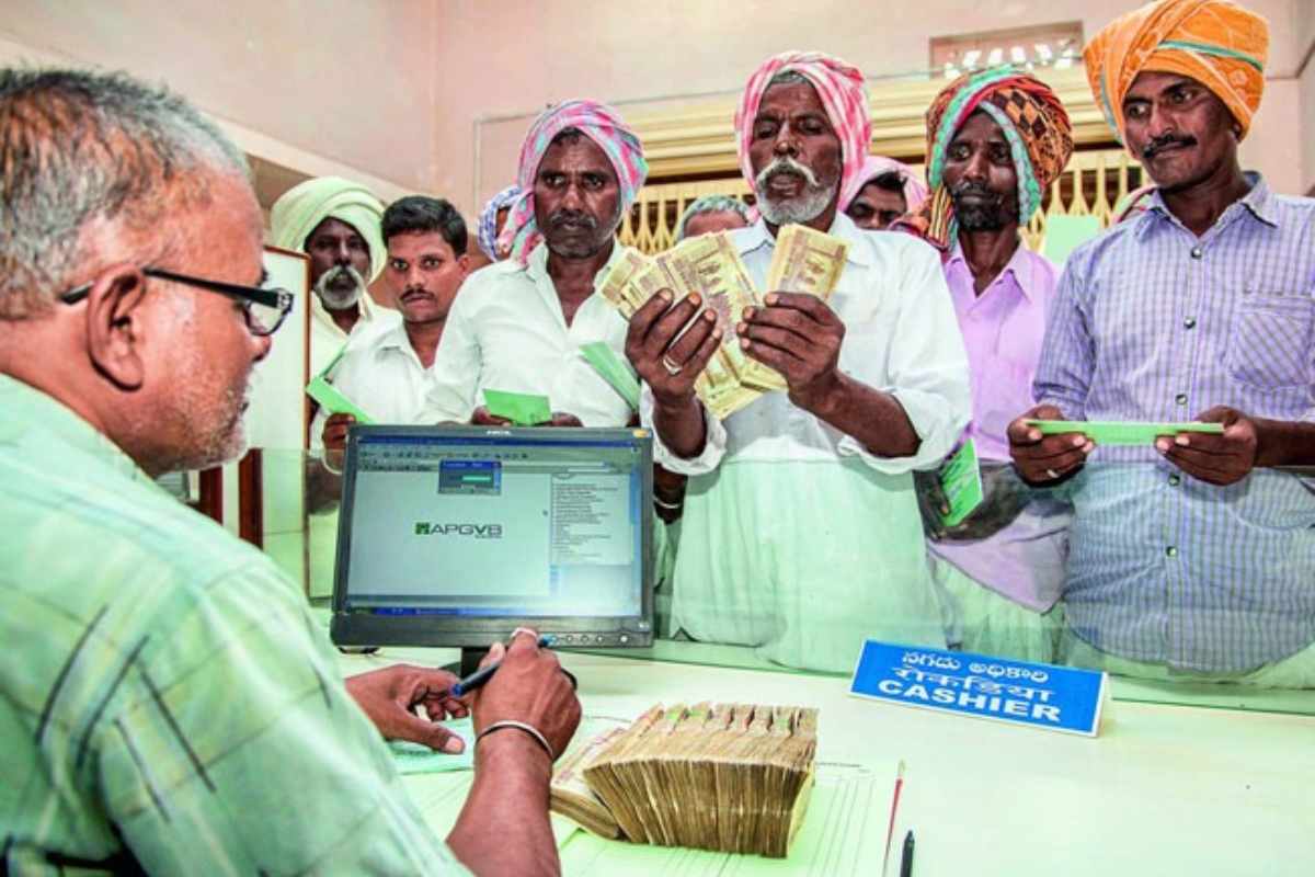 Loan recovery : कर्ज परतफेडीच्या प्रकरणात बँकांनी शेतकऱ्यांशी माणुसकीने व्यवहार करावा; अर्थमंत्र्यांचे निर्देश