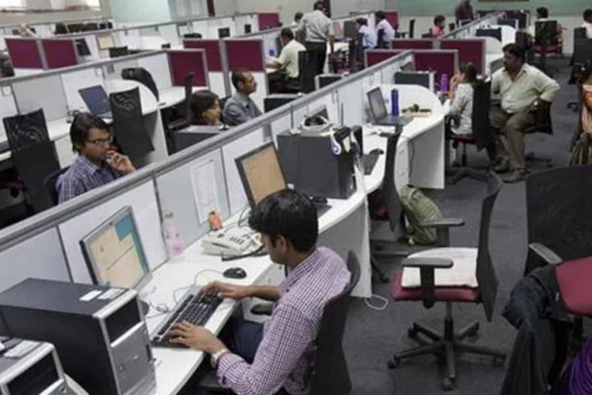 Moonlighting income: मूनलायटिंगमधून अतिरिक्त कमाई करत असाल तर सावधान..! आयकर विभागाची आहे विशेष नजर