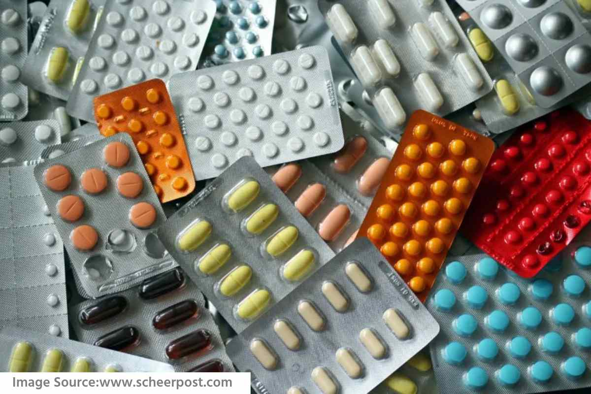 Pharmaceutical companies : निकृष्ट दर्जाची औषध पुरवणाऱ्या 18 फार्मा कंपन्यांना दणका, परवाना रद्द