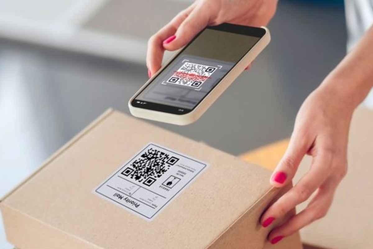 QR Code: छोट्यातल्या छोट्या पॅकेटवरही मिळणार प्रॉडक्टची पूर्ण माहिती, इलेक्ट्रॉनिक वस्तूंवरच्या क्यूआर कोडची कमाल