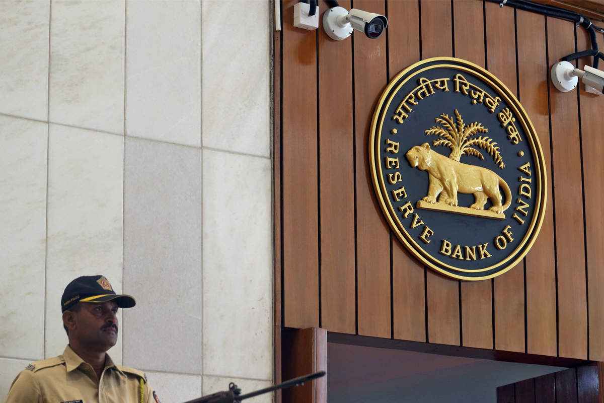 Customer Services Standards : ग्राहकांच्या सेवेत कमतरता आढळली तर आता बँकांची खैर नाही, आरबीआयचे निर्देश काय?