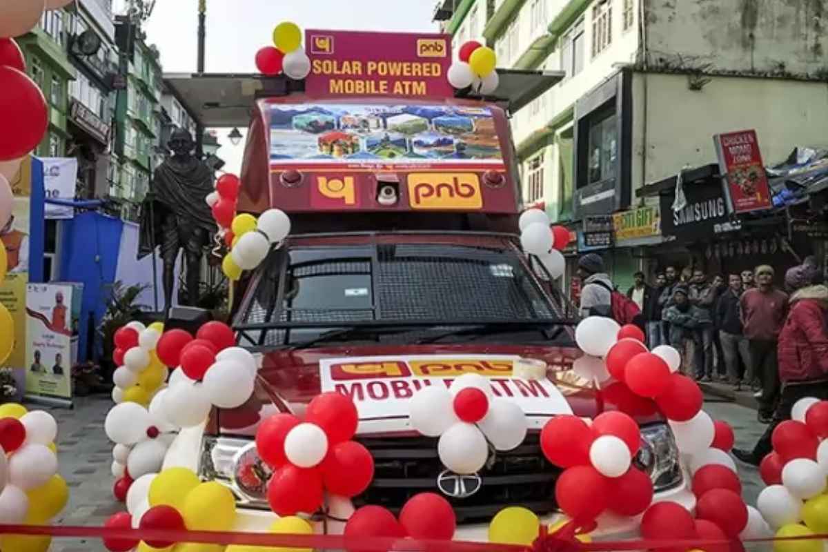 Solar Energy वर चालणारं हे ATM तुम्ही पाहिलंत का?