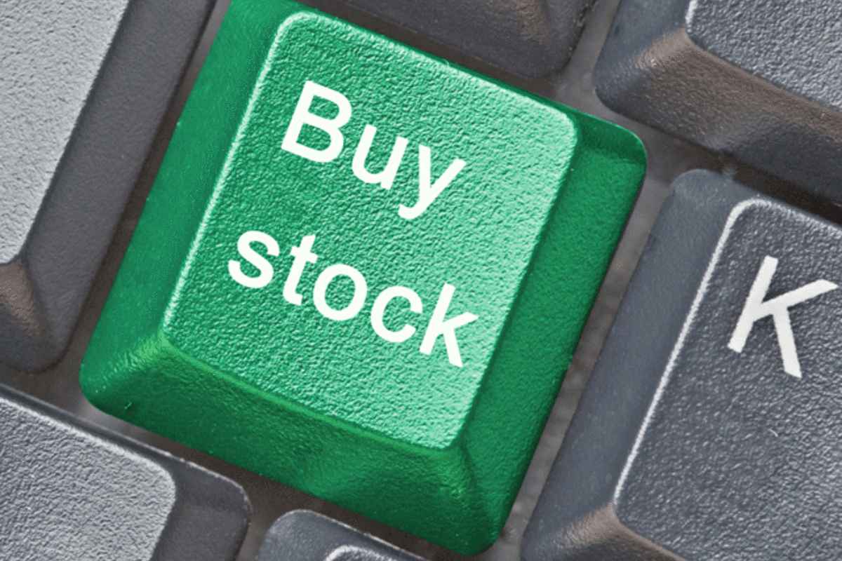 Stock to Buy: कमाई करून देणारा शेअर! एका वर्षात पैसे दुप्पट, तज्ज्ञांनी काय सल्ला दिला?