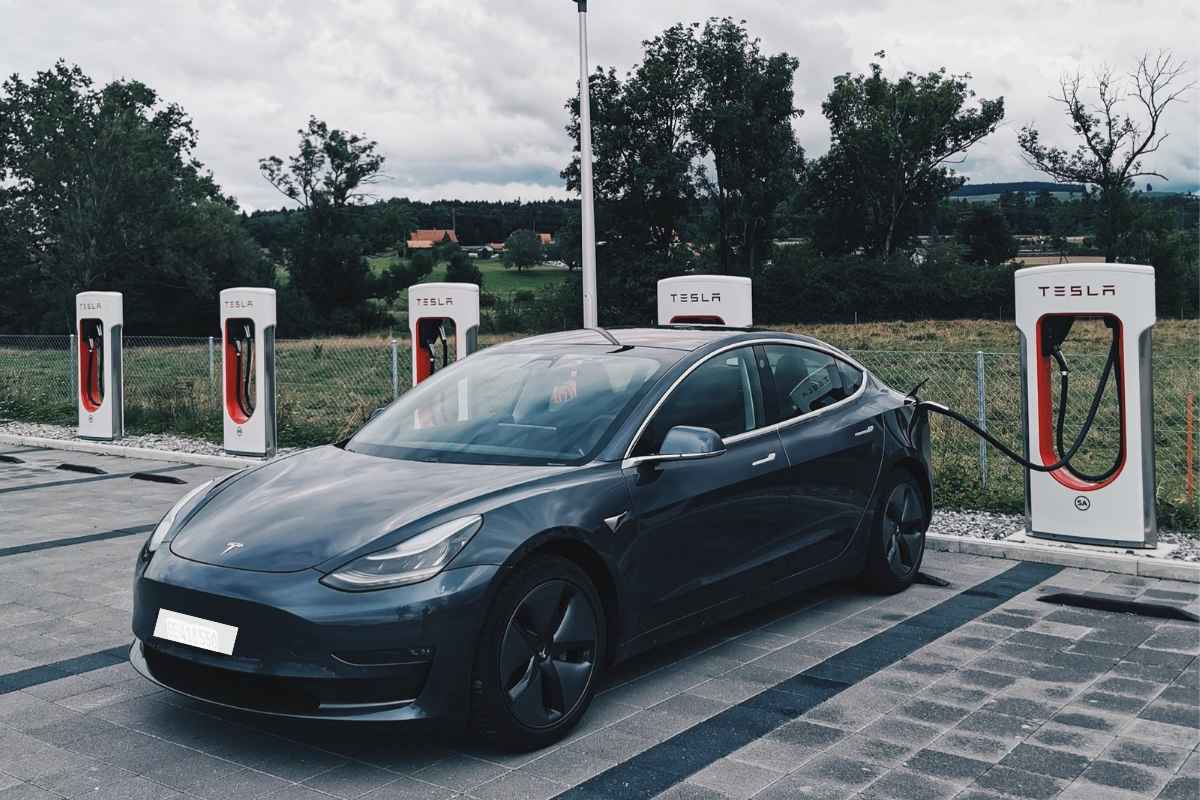 Tesla electric car: भारतात अवघ्या 20 लाखांत मिळणार टेस्ला इलेक्ट्रिक कार? नेमका प्रस्ताव काय?