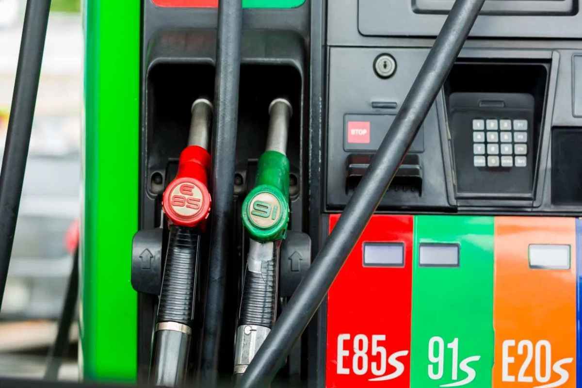 E20 पेट्रोल म्हणजे काय? नॉर्मल पेट्रोलपेक्षाही मिळते स्वस्त