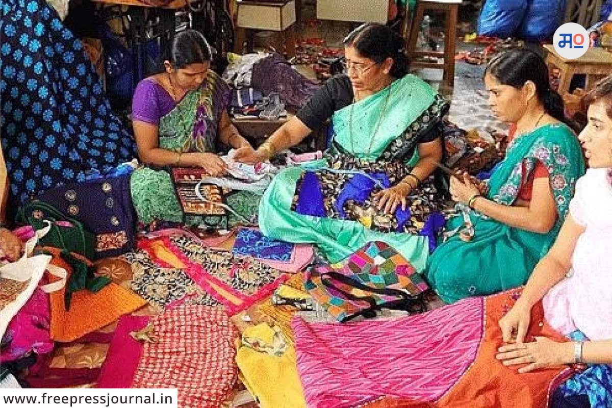 Self Help Groups  : महिला बचत गटांना आता मिळणार दुप्पट निधी;  मार्गदर्शकांच्या मानधनातही वाढ